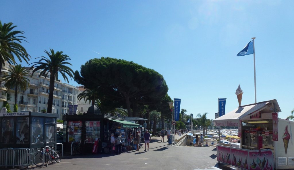 CANNES DÉBUT DE LA CROISETTE APRÈS LE PALAIS DES FESTIVALS